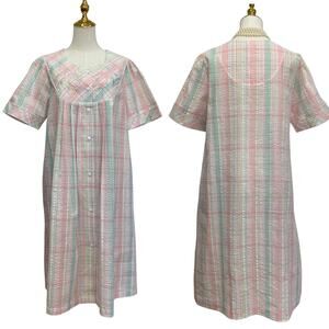 NWT Miss Elaine Pink Plaid Seersucker Embroidered Housecoat Robe Women’s size M